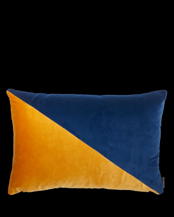 Polspotten Velvet Dia Cushion- Cushions